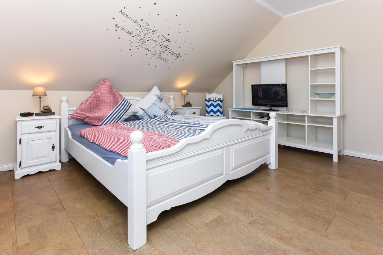 Ferienwohnung Haus Heimathafen Эзенс Экстерьер фото